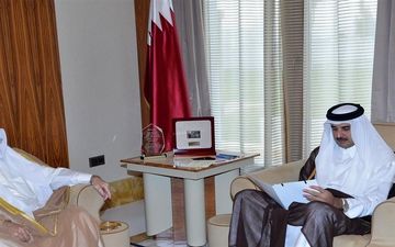  نماینده امیر کویت پیام مکتوب وی را تحویل امیر قطر داد 