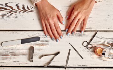 چطوری لاک ژلیش ناخنمان را در خانه برداریم؟
