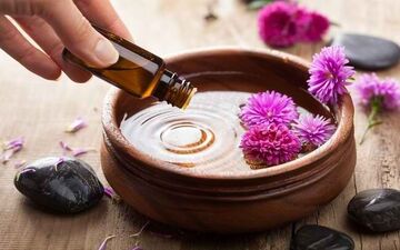 روغن‌های طبیعی‌ای که برای رایحه درمانی موثر هستند +شیوه مصرف