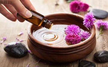 روغن‌های طبیعی‌ای که برای رایحه درمانی موثر هستند +شیوه مصرف