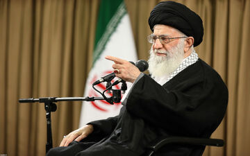 دیدار جمعی از استادان، نخبگان و پژوهشگران دانشگاه‌ها با حضرت آیت الله خامنه‌ای