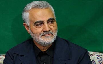 حضور سردار سلیمانی در مراسم غبار روبی حرم مطهر حضرت احمدبن‌موسی‌الکاظم +فیلم 
