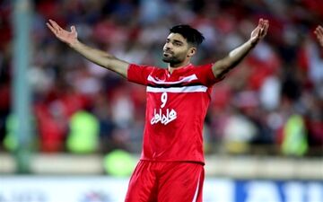  حاشیه دیدار سپاهان - پرسپولیس /  لیزر هواداران سپاهان روی صورت طارمی 