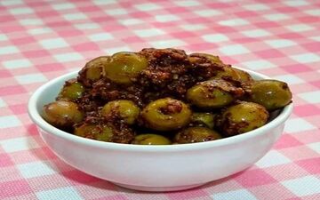 طرز درست کردن زیتون پرورده به روش رستورانی | با این روش یک زیتون پرورده عالی درست کن