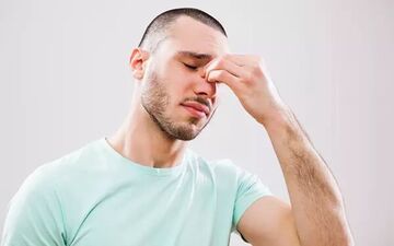 پایان شایعات: آب شیر برای شستشوی بینی ضرر دارد؟