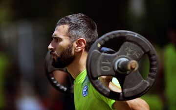 یک گل نزن به نفع نکونام کنار کشید!