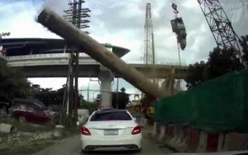 صحنه وحشتناک از سقوط شمع فولادی چهار تنی روی اتومبیل +فیلم 