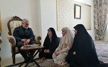 ماجرای تغییر نام یکی از اعضای خانواده شهید محرابی در روز عرفه توسط سردار سلیمانی 