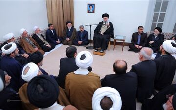 رهبر انقلاب: حوزه علمیه وام‌دار آیت‌الله جوادی‌آملی است

