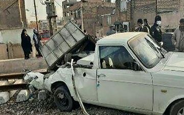 مرگ تلخ دختر بچه 10 ساله در تصادف قطار با یک وانت