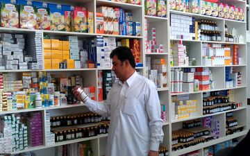 مقام مسوول در وزارت بهداشت: حضوردانشجویان داروسازی محدود به داروخانه شده است
