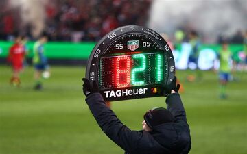 IFAB رسماً با پیشنهاد فیفا برای افزایش تعداد تعویض‌ها موافقت کرد