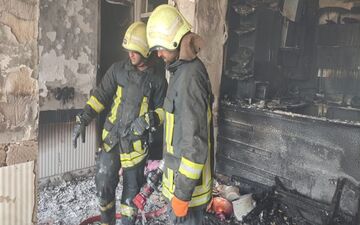 آتش گرفتن یک ساختمان مسکونی در شیراز