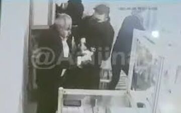 حمله وحشیانه دو سارق به طلا فروشی در اسلامشهر+فیلم