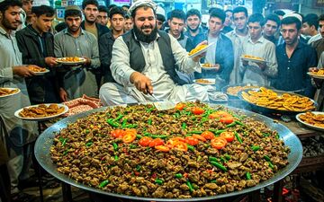 پخت واوایشکا با جگر گوسفند در خیابان‌های پیشاور