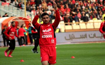 سرمربی پرسپولیس استاد کشف پدیده های راست و چپ!
