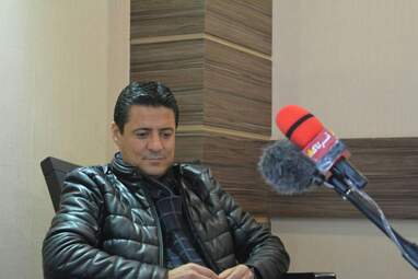 علیرضا فغانی داور بین‌المللی و علی میرزابیگی داور فوتبال در گفتگو با فرتاک‌نیوز در هتل پارسیان 