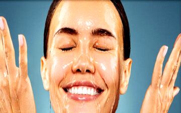 زمان شست و شوی صورت چند ثانیه باشد؟
