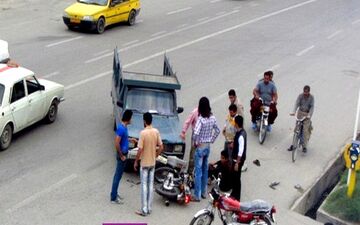 حادثه شدید برای 3 دختر موتورسوار در جاده قم