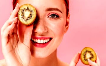 کیوی: میوه ای کوچک با فواید بزرگ برای زیبایی