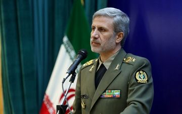 وزیر دفاع: دانشجویان در جهت خنثی سازی عملیات روانی دشمن روشنگری کنند