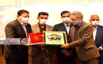 تصاویری از آیین نکوداشت مربیان برتر سال همزمان با سراسر کشور در اصفهان 