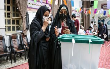 بعد از ساعت 2 هم از رأی‌دهندگان داخل شعب رأی‌گیری انجام می‌شود
