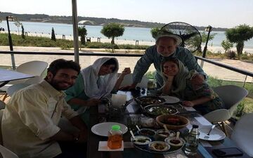 تفریح آتیلا پسیانی به همراه همسر و فرزندانش + عکس