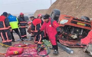 واژگونی تریلی در محور دامغان ـ سمنان یک کشته و یک مصدوم بر جا گذاشت