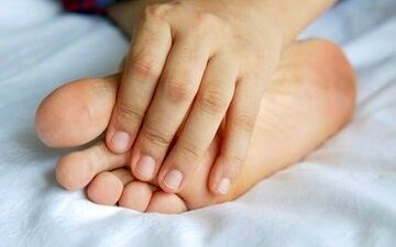 خارش پا در شب به چه علت است؟

