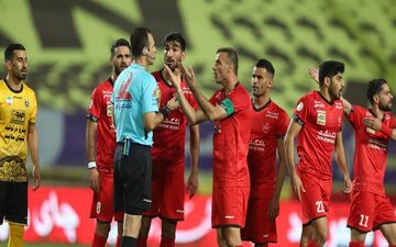 مظفری: داور بازی سپاهان و پرسپولیس دو پنالتی نگرفت
