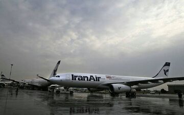 سومین ایرباس جدید در هوای بارانی مهرآباد + عکس
