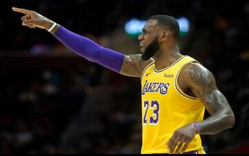 لیگ NBA| جیمز از رکورد جردن گذشت 