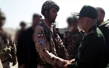 سردار سلامی از یگان‌های دریایی تنگه هرمز و جزایر خلیج‌ فارس بازدید کرد