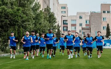 انتقاد تند فلاحت‌زاده از وضعیت استقلال:استقلال خودزنی کرد و از پرسپولیس عقب ماند
