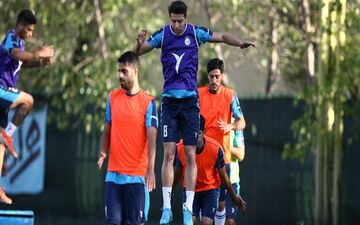  مهری: استقلال خوب و شناور بازی می‌کند/ بازی بدون تماشاگر لذتی ندارد