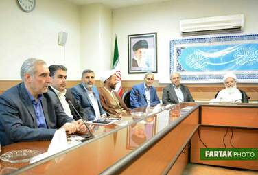 دیدار استاندار کرمانشاه و اعضای شورای اداری با نماینده ولی فقیه در استان