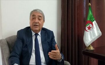 نخست وزیر سابق الجزایر: نامزدی مجدد بوتفلیقه برای ریاست جمهوری ننگی برای الجزایر است
