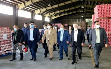 گزارش تصویری/ بازدید معاون وزیر صمت از واحدهای تولیدی استان کرمانشاه/اهدا تندیس طلایی رعایت حقوق مصرف کننده به شرکت رژین تاک 