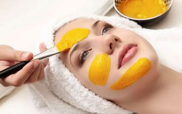 خداحافظی با چروک صورت با پوست این میوه پاییزی!