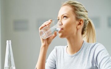  فواید نوشیدن آب در صبح ناشتا