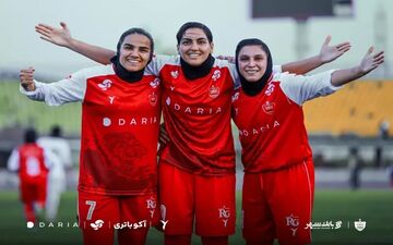 پیروزی پرسپولیس در لیگ برتر همزمان با شکست استقلال