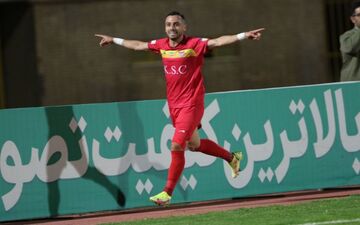 هدیه مدافع فولا به برادران و همشهری‌ها: گل !