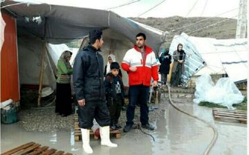  هلال احمر به 482 خانواده سیل زده کرمانشاه امداد رسانی کرد