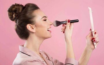 این ترفندهای آرایشی رو به کار ببر تا زیباتر و جوانتر به نظر بیای!