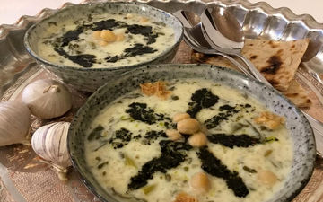 تجربه طعمی اصیل و به یاد ماندنی: آش دوغ محلی در دل طبیعت بکر املش | فیلم