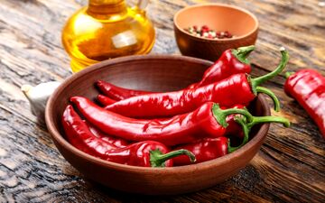 چگونه تندی فلفل را از غذا، دهان و دست از بین ببریم؟

