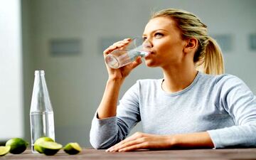 مصرف آب به میزان کافی، کلید پیشگیری از مشکلات کلیوی