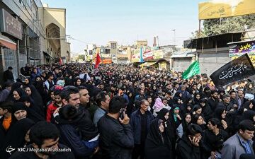 تصاویر هوایی از راهپیمایی جا ماندگان اربعین در تهران + فیلم 