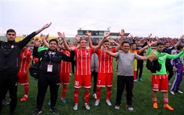  پاداش نقدی جادوگر به سرخ‌پوشان